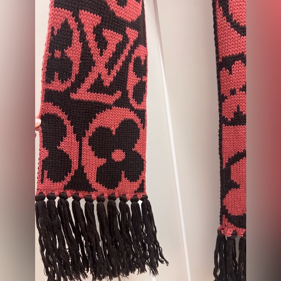 Louis Vuitton Stole - Picture 6 of 6